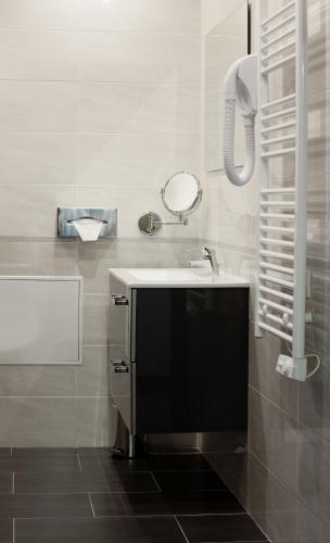 Brit Hotel de Grignan Vichy - image 5