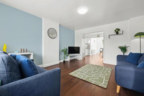 Modern 3BR, Contractors, relocations, families, free parking, fast WiFi in เลินนิ้งตัน สปา