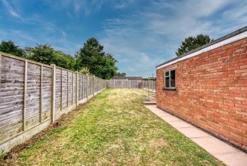 ทัศนียภาพ, Modern 3BR, Contractors, relocations, families, free parking, fast WiFi in เลินนิ้งตัน สปา