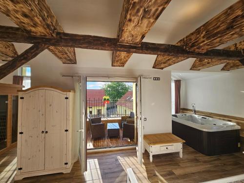 bubbelbad, Vířivka a sauna na pokoji,nebo na vlastní terase - Farma u Příbrami (Virivka a sauna na pokoji,nebo na vlastni terase - Farma u Pribrami) in Pribram