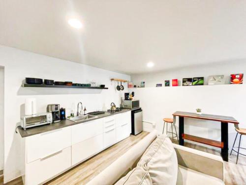 Cozy Studio in Downtown LA Close to Sofi - SHMDR3 in Los Angeles, USA