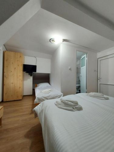 Étterem, Pensiunea La Taverna in Traisteni