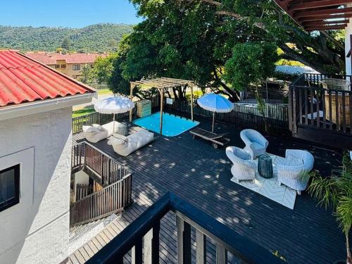 Double Room with Pool View image 3