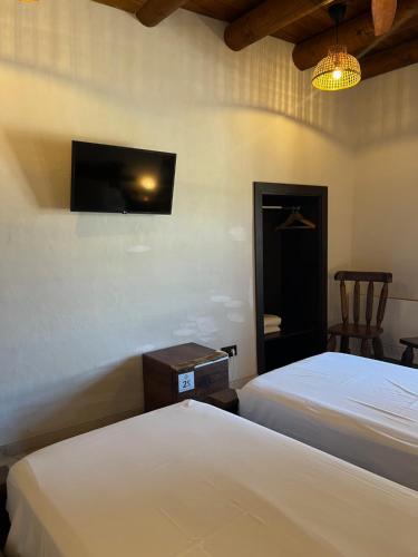 2 twin beds