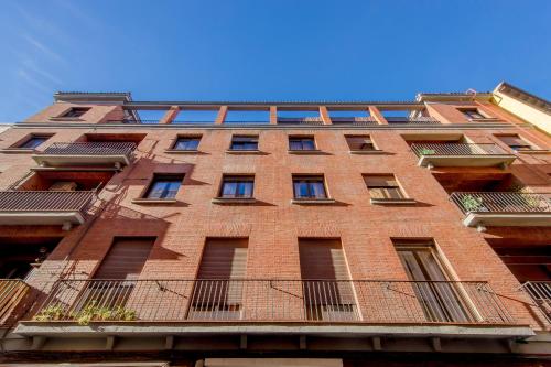 Confort y tradición para 7, conoce Toledo 77, Madrid