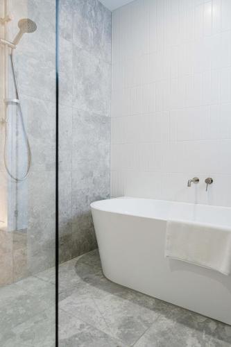 Stylish 4BR Family Townhouse with Private Courtyard