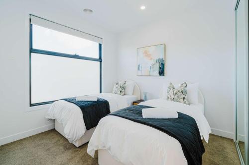 Stylish 4BR Family Townhouse with Private Courtyard