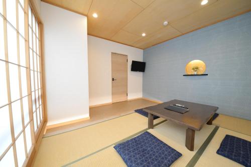 Wa no Kaede, Tokio