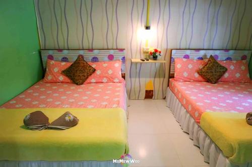3 double beds