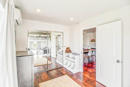 Charming 2BR-2BA Home in the Heart of LA - HUD in Los Angeles, USA