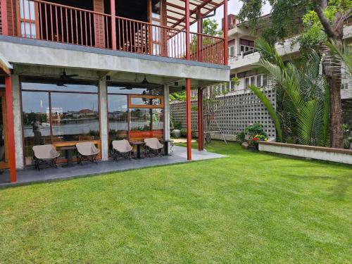 rongmai mahachai cafe and stay in 龍仔厝府