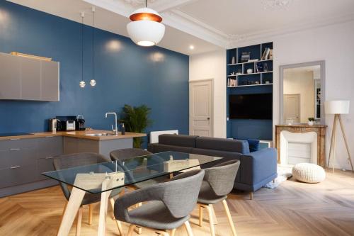 Renovated spacious Parisian apt near la Madeleine, Paryż