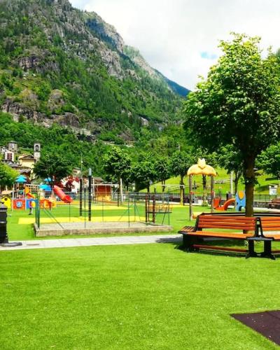 Surrounding environment, Casa vacanza Alla Cascata Weekend romantico e vacanze relax nelle Orobie in Branzi
