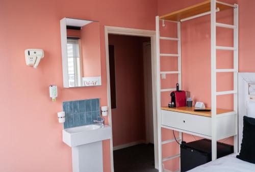 Small Twin Room room in Boutique Lodge Zandvoort