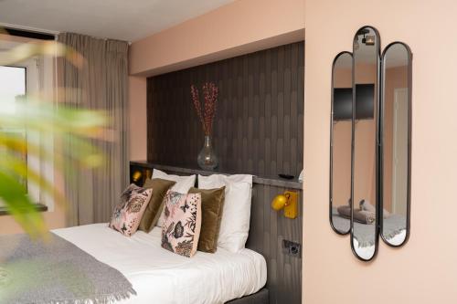 Superior Double Room with Balcony image 10