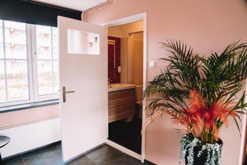 Superior Double Room with Balcony image 6