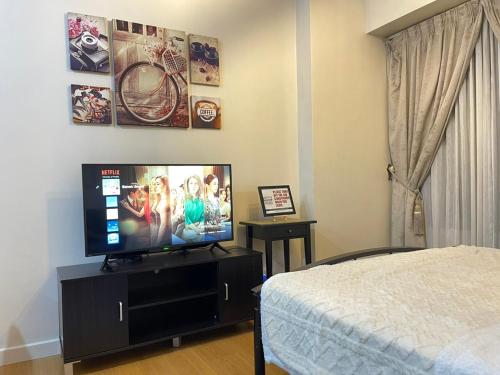 8 Adriatico Staycation Room Type - Deluxe Queen Studio 