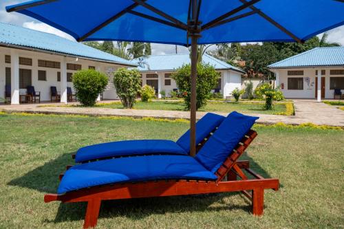 Germano Cottages Garden and Pool 3