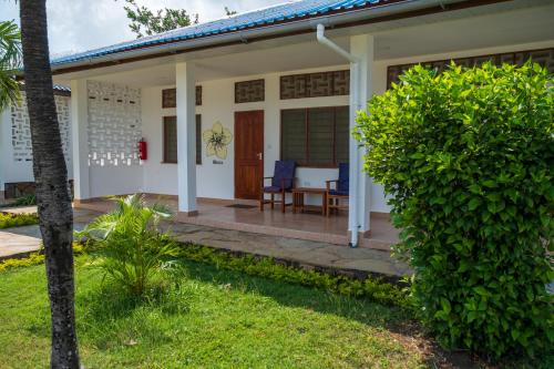 Germano Cottages Garden and Pool 5