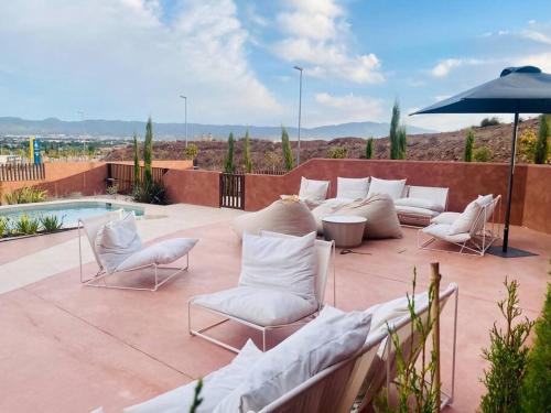 Piscina Chic con gran Terraza in อัลคูเซร์