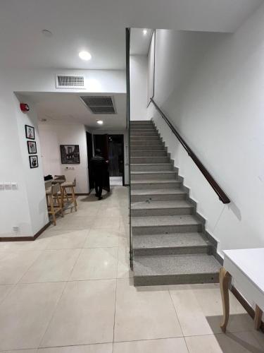 Luxurious One bed penta square with stunning view - image 4