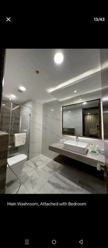 Luxurious One bed penta square with stunning view - main image