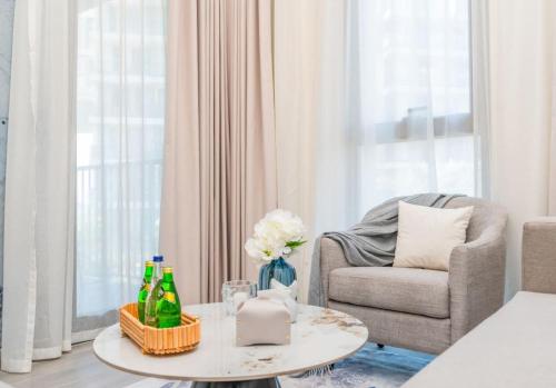 Classy 1BR Midtown Stay Near Miracle Garden by Vibel, Dubaï (photo 7)