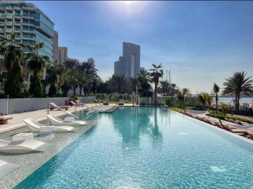 La Vie Beach front JBR apartment by Happy Season - main image