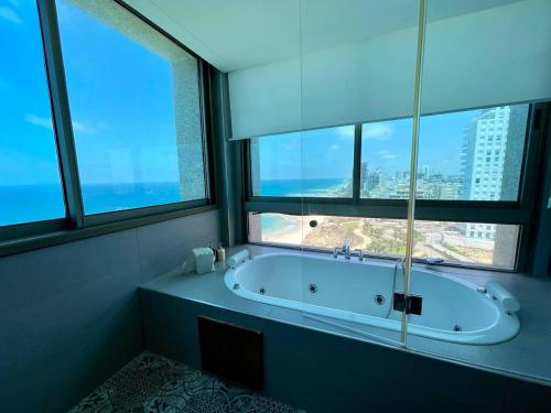 חדר אמבטיה, Carmel Holiday Apartments in נתניה