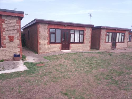 Chalet - Sleeps 4 - Parking - Garden gîte à louer Romney Sands Railway Station