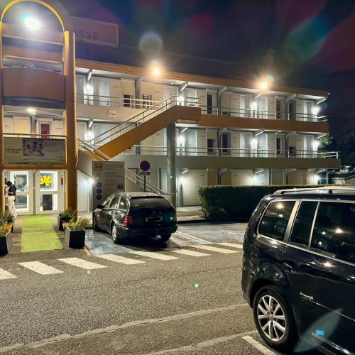 Premiere Classe St Quentin en Yvelines Elancourt - image 9