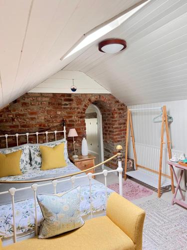 Larchmount House B&B - image 12