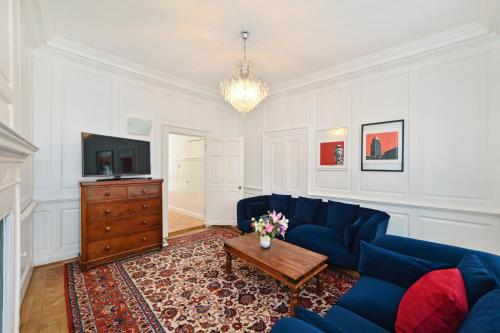 Spacious Soho Home On Quaint Cobbled Street - image 11