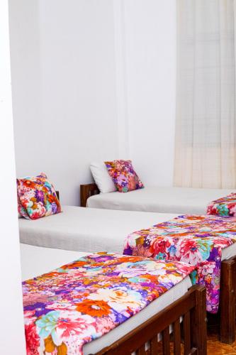 3 twin beds