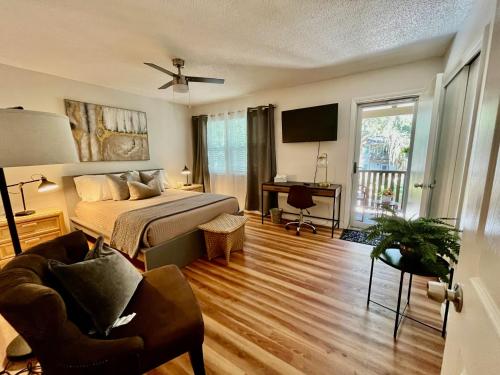 Updated Townhome Near the Beach, Tennis, and Golf in Hilton Head Island Waterfront