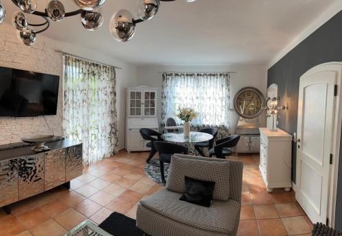 Haus Schmidhuber Ferienwohnung 5 mit Garten und sonniger Terrasse in Großgmain, Österreich