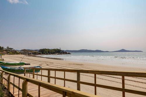Beach, Apartamento a Poucos Passos da Praia da Conceicao in Praia da Tainha