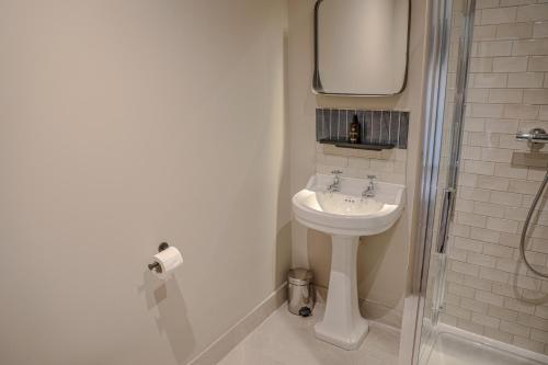 Bridge End Hotel - image 12