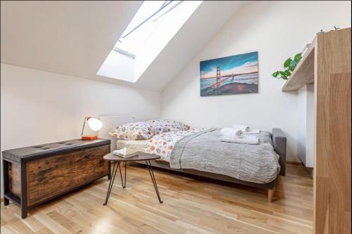 Minimalist's Dream - sunny cozy studio in New Town, Praga (foto 3)