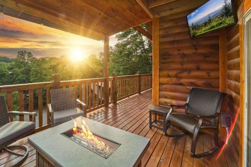 In & Out Pool, Near Dollywood, Game Room, Luxury in Pigeon Forge, USA