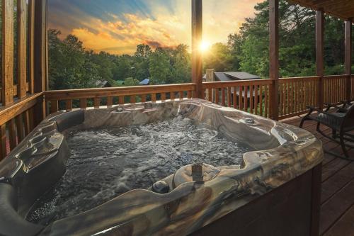 In & Out Pool, Near Dollywood, Game Room, Luxury, Pigeon Forge (photo 9)
