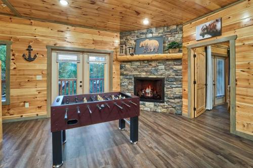 In & Out Pool, Near Dollywood, Game Room, Luxury, Pigeon Forge (photo 11)