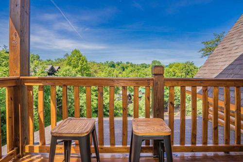 In & Out Pool, Near Dollywood, Game Room, Luxury in Pigeon Forge, USA