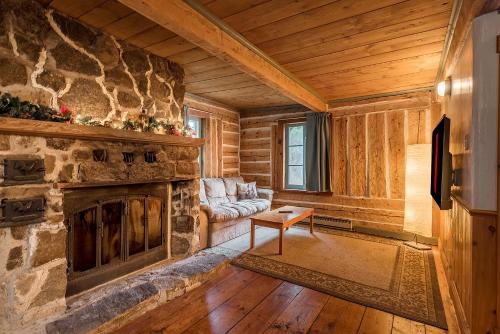 Ancestral Wooden Chalet - St-Gabriel de Brandon in Сен-Дідас