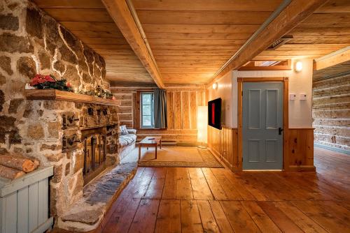 Ancestral Wooden Chalet - St-Gabriel de Brandon in Сен-Дідас