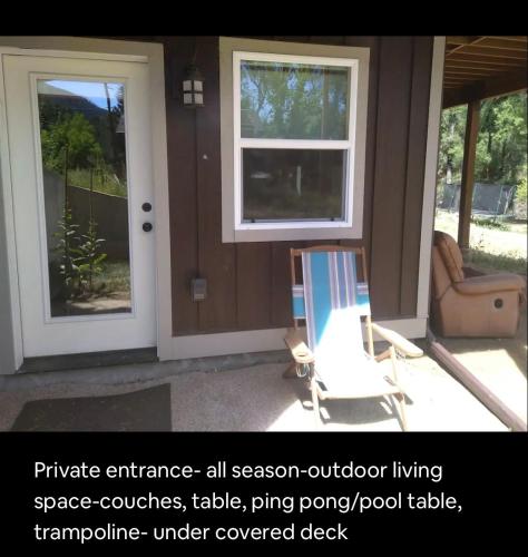 River Mountain Getaway-private, large, in- law apt in Jamestown, USA
