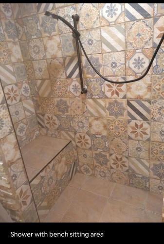 River Mountain Getaway-private, large, in- law apt in Jamestown, USA