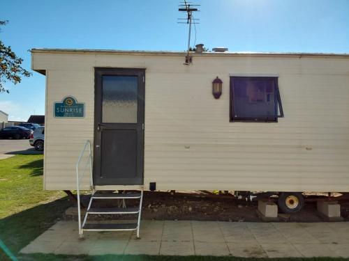 2 bedrooms, 3 beds