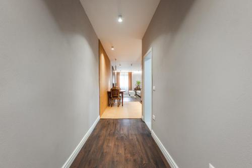 Deluxe One-Bedroom Apartment with City View image 10