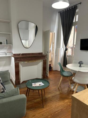 Le Toulousain 001 - Appartement calme en rez-de-chaussée avec Terrasse - Hypercentre, quartier Jeanne d'Arc, Тулуза (фото 2)